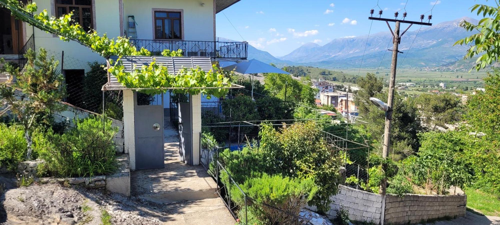 Appartement Reçka Gjirokastër